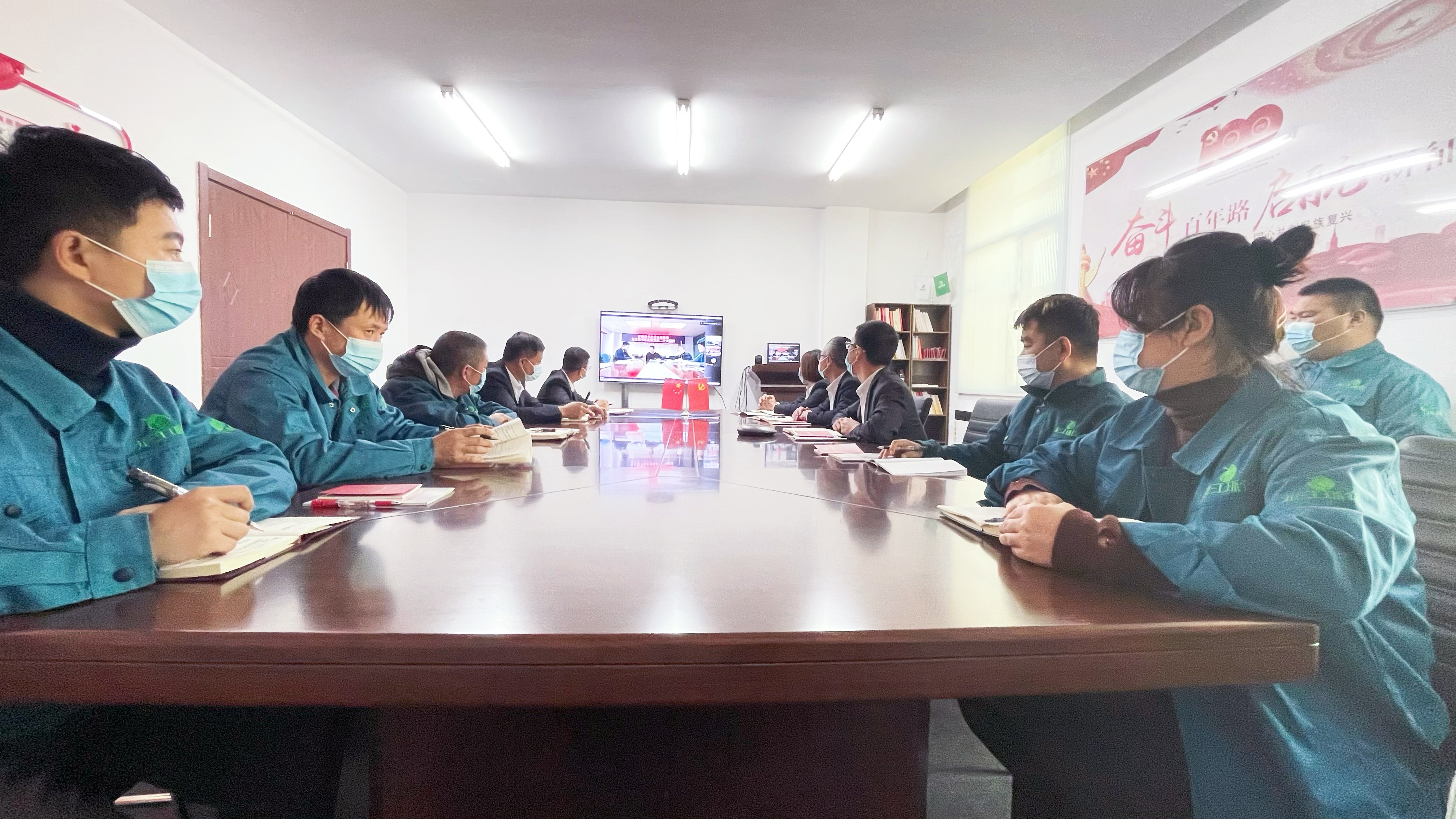信义党支部与省委奋斗杂志社党建室党支部开展党建联建  深入学习贯彻党的二十大精神