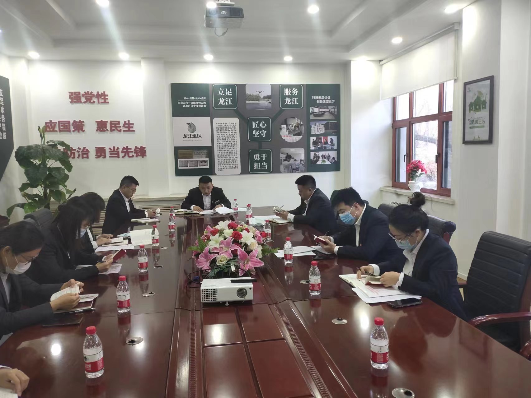 集团金融财务党支部深入学习宣传贯彻党的二十大精神